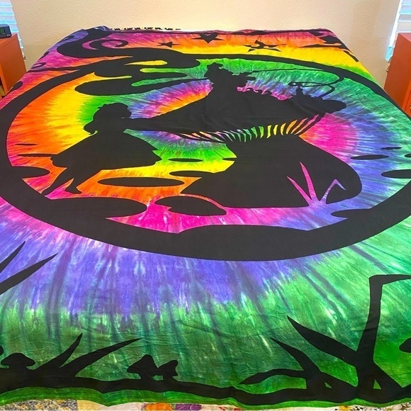 Glow Industries Alice And The Caterpillar Tie Dye Bed Spread/Throw 80“ x 82” - Picture 3 of 5